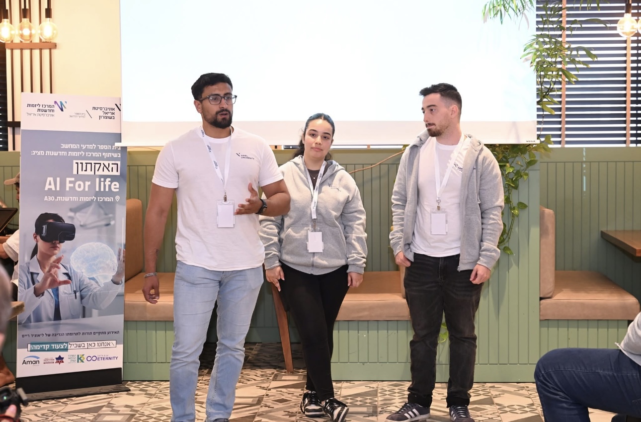 ClarifyMed team presenting at hackathon